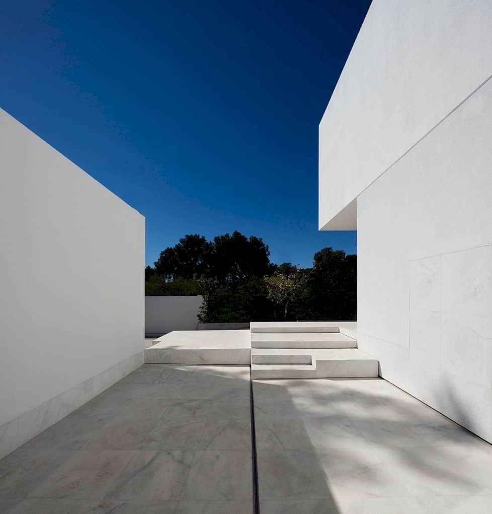 House Between The Pine Forest By Fran Silvestre Arquitectos 2
