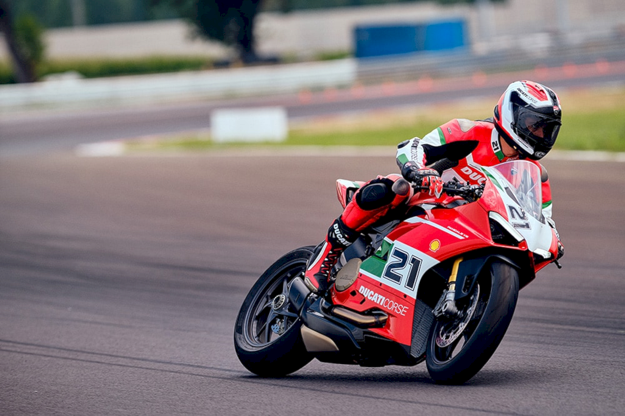 Ducati Panigale V2 Bayliss 1st Championship 20th Anniversary 4