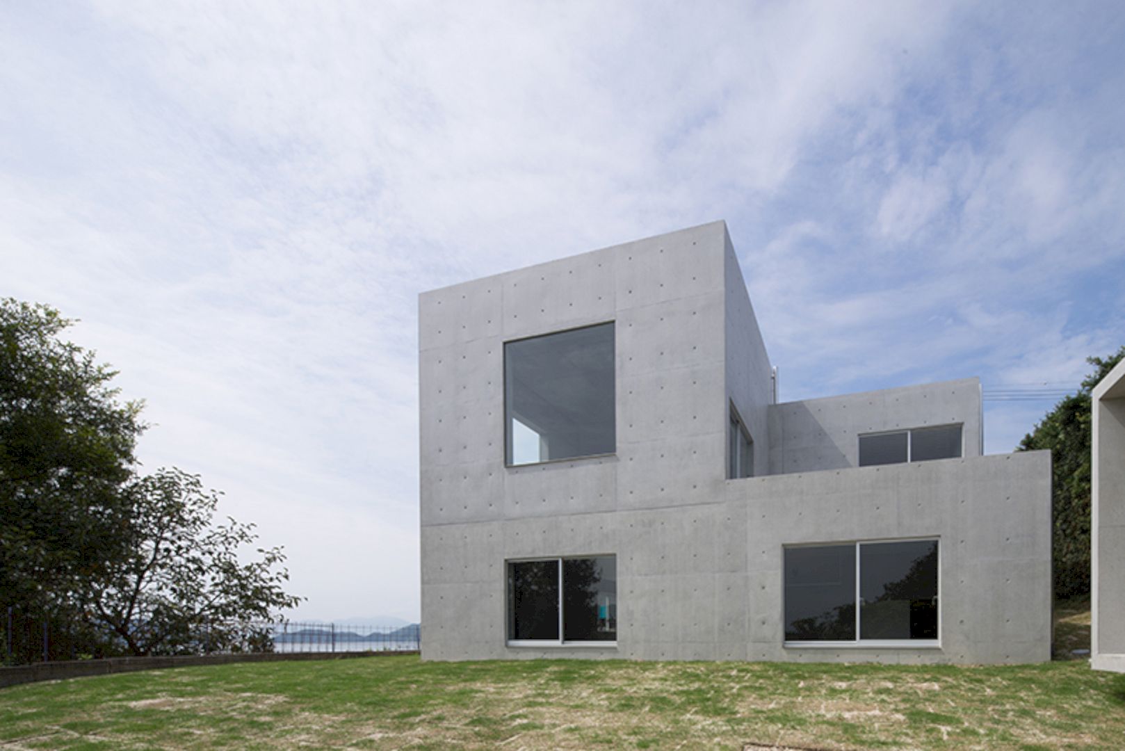 House in Akitsu: A Concrete House with A Very Special Concrete Spiral Staircase